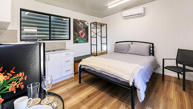 Queen Cabins